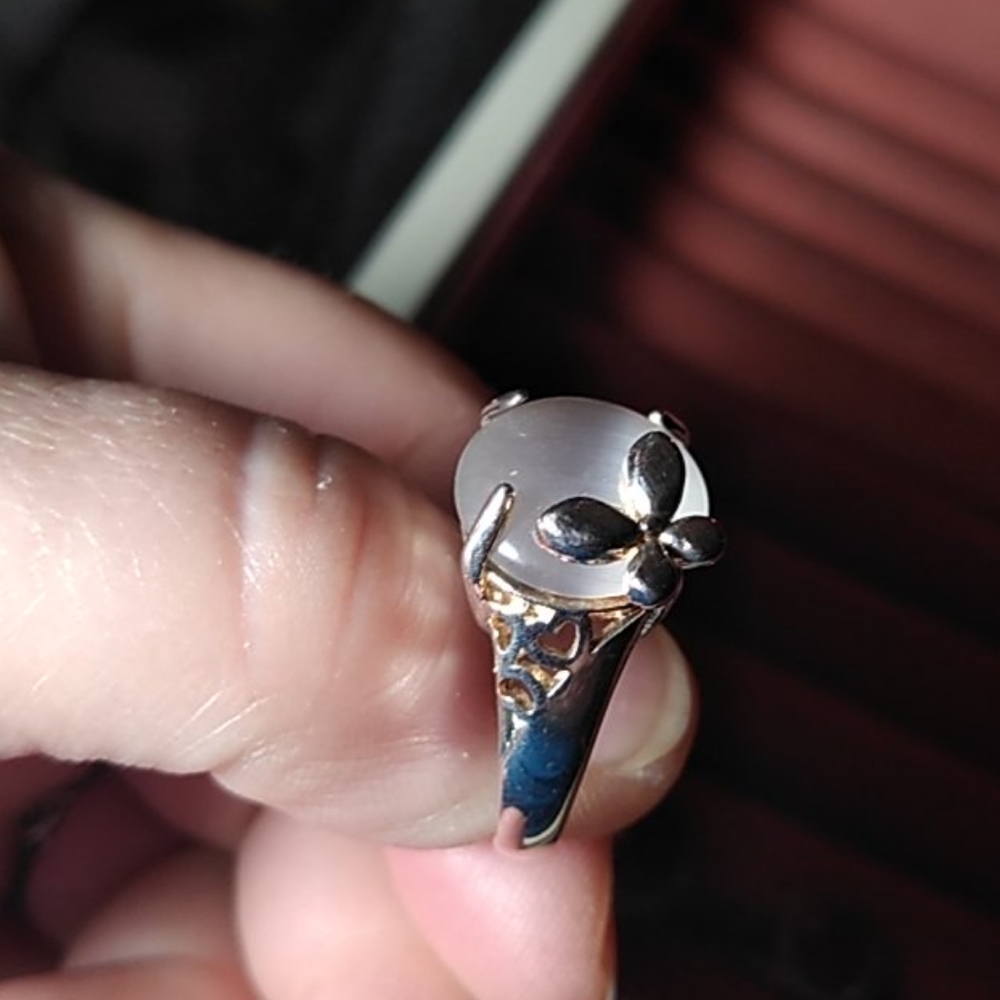 Ring - Picture 3 of 4